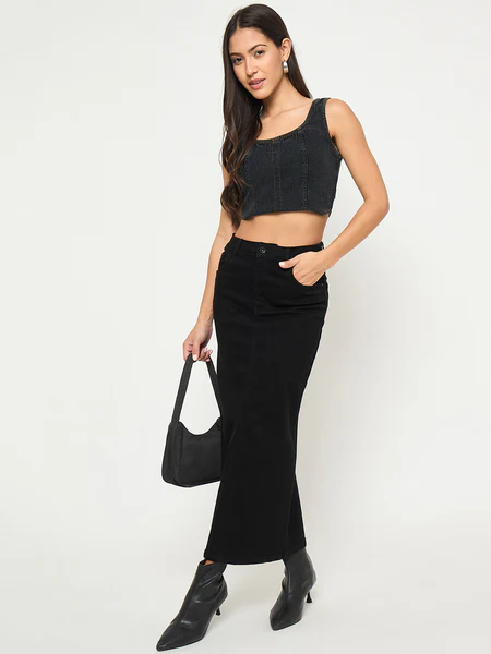 A cozy yet chic sweater dress designed for a comfortable and stylish fit.